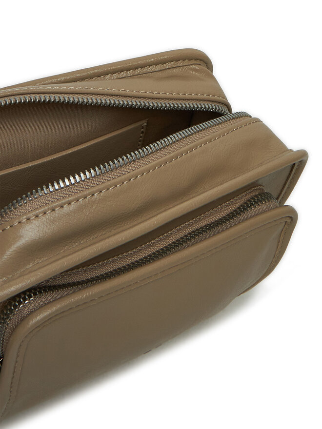 Calvin Klein Jeans Сумка Calvin Klein Jeans Utility Camera Bag16 K60K613047 Коричневий
