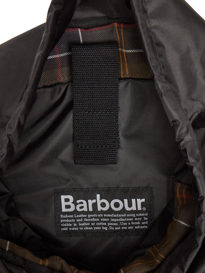 Barbour Batoh Barbour Essential Wax UBA0570BK31 Černá