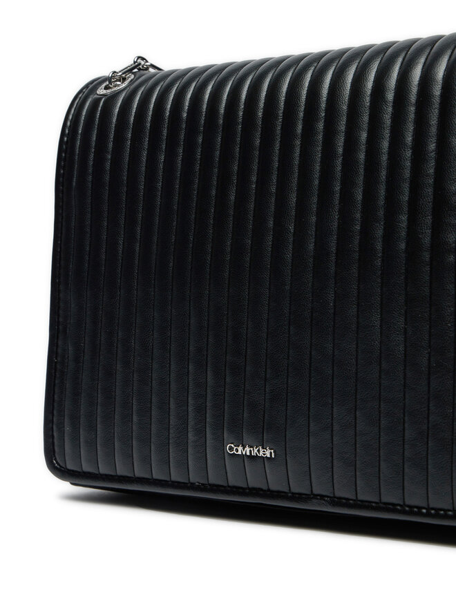 Calvin Klein Ročna torba Calvin Klein Mini Line Quilt Shoulder Bag K60K613080 Črna