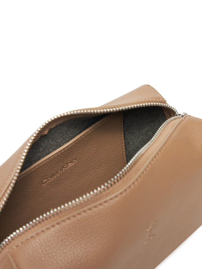 Calvin Klein Ročna torba Calvin Klein Ck Plaque Camera Bag K60K612788 Rjava