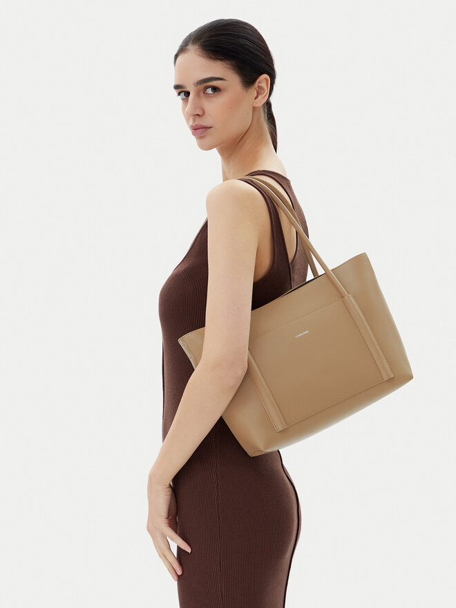 Calvin Klein Сумка Calvin Klein Ck Linn Medium Shopper K60K613110 Бежевий