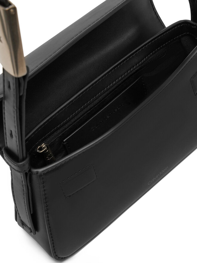 Calvin Klein Jeans Сумка Calvin Klein Jeans Belted Small Shoulder Bag LV04K3110G Чорний