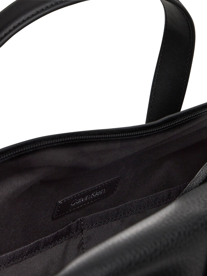 Calvin Klein Taška Calvin Klein Ck Must Weekender K50K513051 Černá