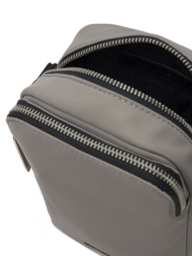 Calvin Klein Плоска сумка Calvin Klein Business Tech Reporter Xs K50K512888 Сірий