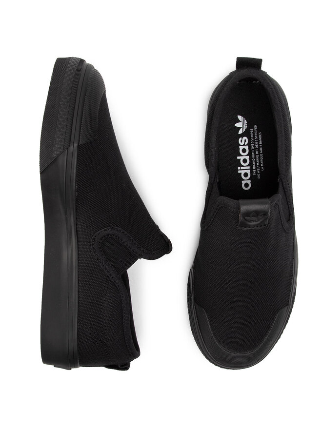 Slip on adidas nere on sale