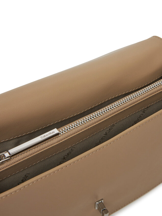 Calvin Klein Сумка Calvin Klein Ck Elongated Shoulder Bag K60K612807 Бежевий