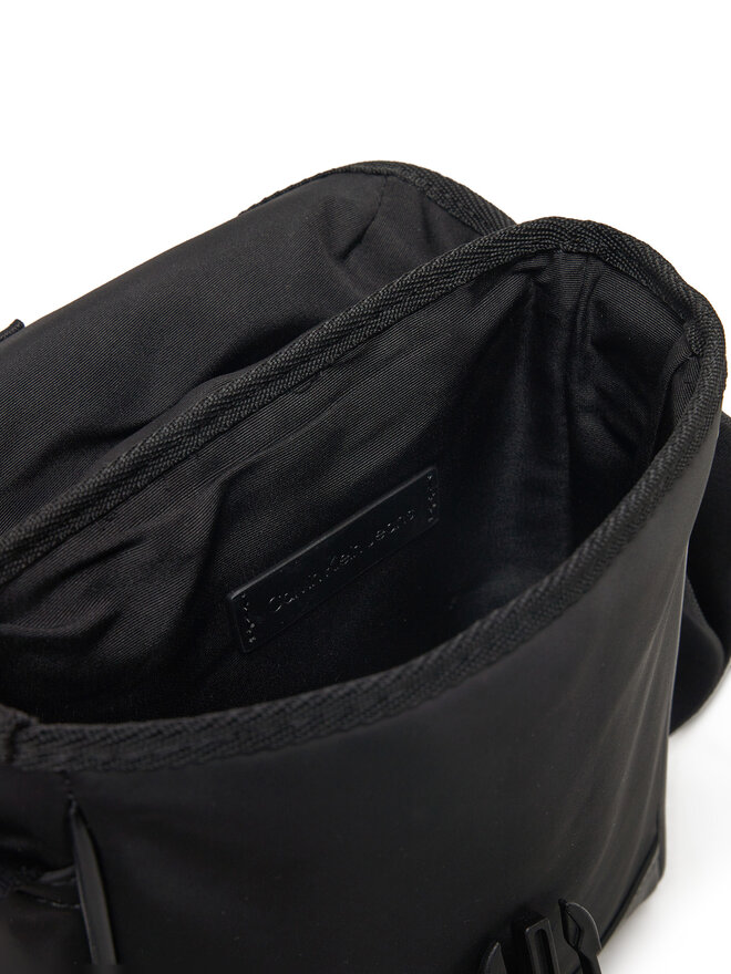 Calvin Klein Jeans Válltáska Calvin Klein Jeans Speed Clip Ut Flap Reporter Ny K50K513003 Fekete