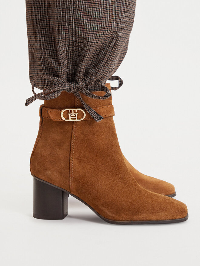 Tommy Hilfiger Stiefeletten Tommy Hilfiger Th Strap Suede Block Heel Boot FW0FW09521 Dunkelbeige