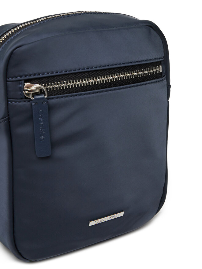 Calvin Klein Válltáska Calvin Klein Sleek Nylon Reporter LV04D3176G Sötétkék