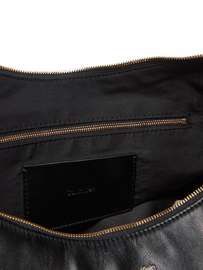 Calvin Klein Kabelka Calvin Klein Pinched Soft Crescent Lg LV04F3009G Černá
