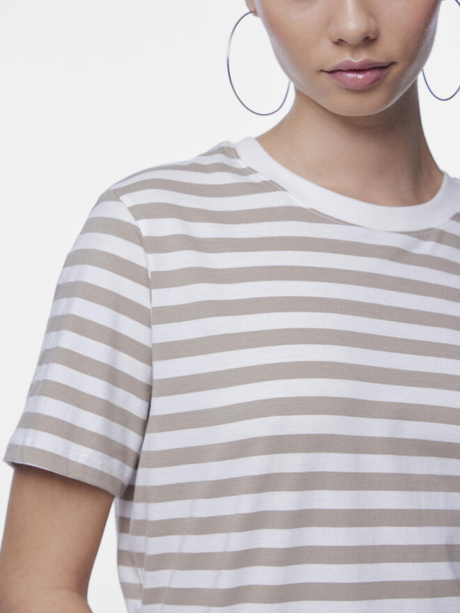 Pieces Pieces Marškinėliai Ria 17146339 Smėlio Regular Fit