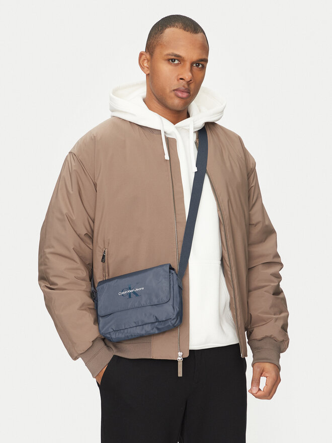Calvin Klein Jeans Válltáska Calvin Klein Jeans Sport Essentials Ut Flap Cb22 LV04G3031G Sötétkék