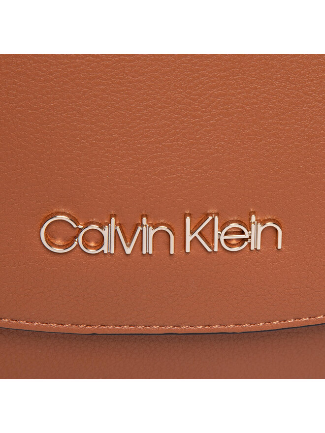 Handtasche Calvin Klein Saddle Bag K60K607020 Braun eschuhe