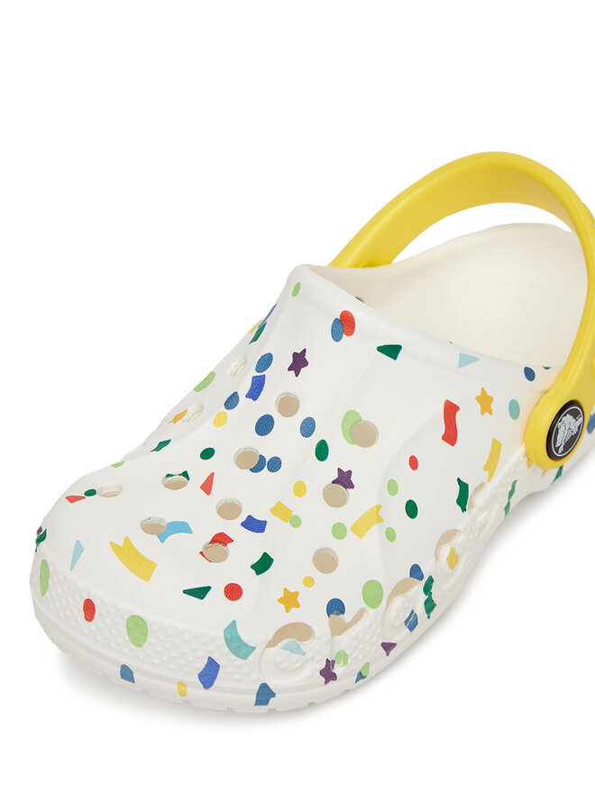 Crocs Klapki Crocs BAYA SEASONAL PRINTED CG K 209728-94S Biały
