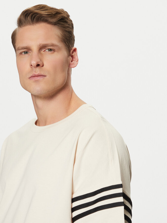 adidas adidas Camiseta Neuclassics JC9933 Écru Regular Fit