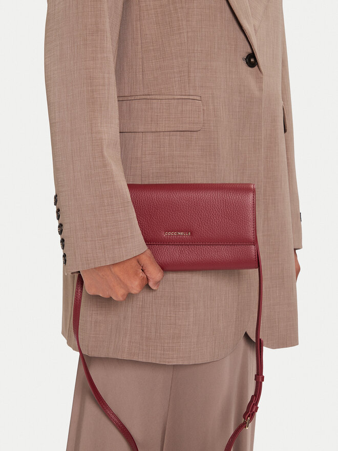 Coccinelle Τσάντα Coccinelle Mw5 Metallic Soft E2 MW5 18 27 01 Μπορντό