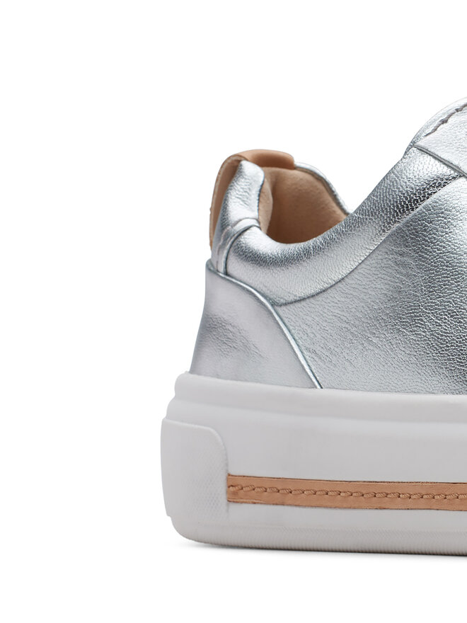 Clarks Sneakersy Clarks Hollyhock Walk 26176310 Strieborná