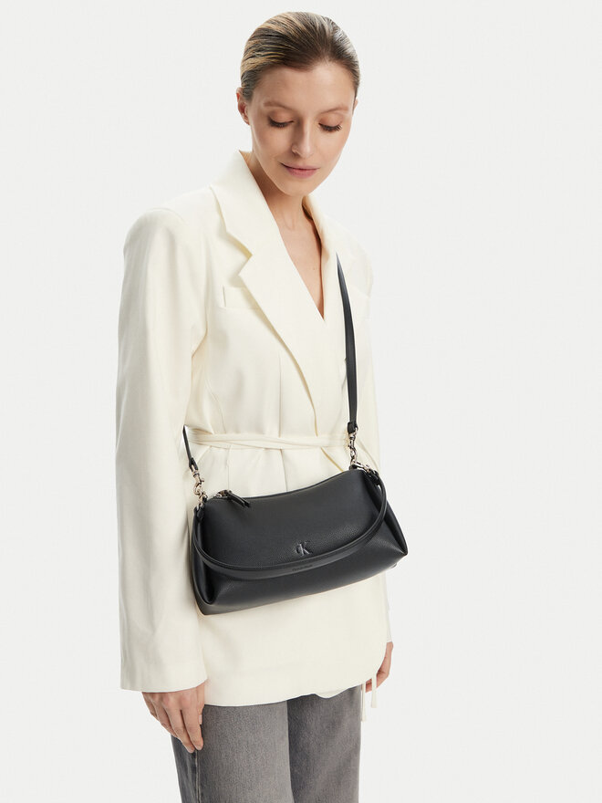 Calvin Klein Jeans Ročna torba Calvin Klein Jeans Drop Small Shoulder Bag LV04K3082G Črna