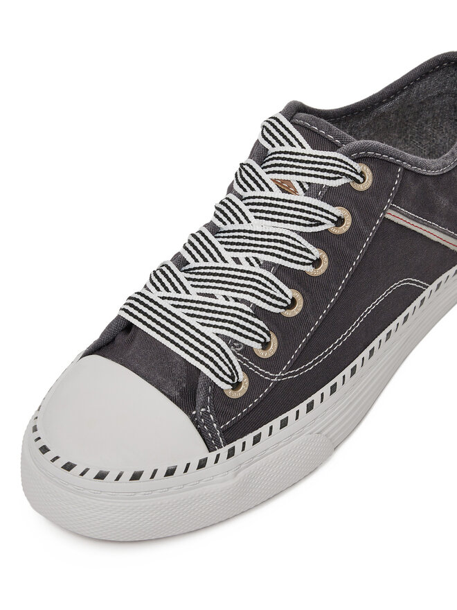 Mustang Scarpe da ginnastica Mustang 1376-303 Nero