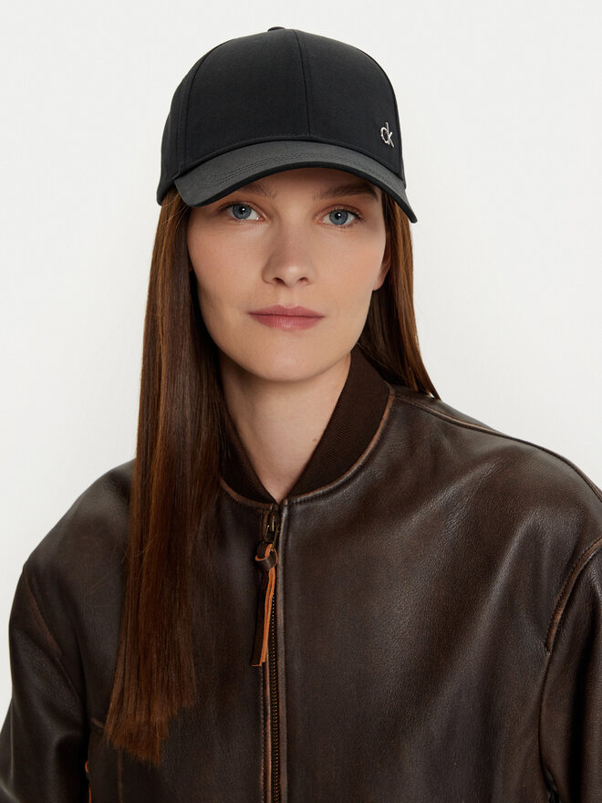 Calvin Klein Czapka z daszkiem Calvin Klein K60K613102 Czarny