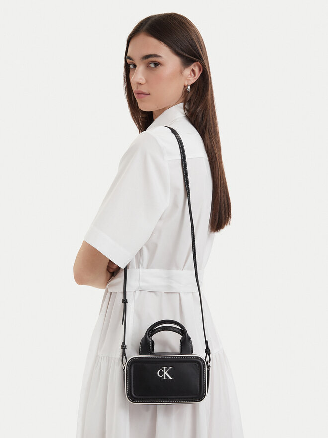 Calvin Klein Handtasche Calvin Klein Contrast Ck Mini Bauletto Bag LV04F1257G Schwarz