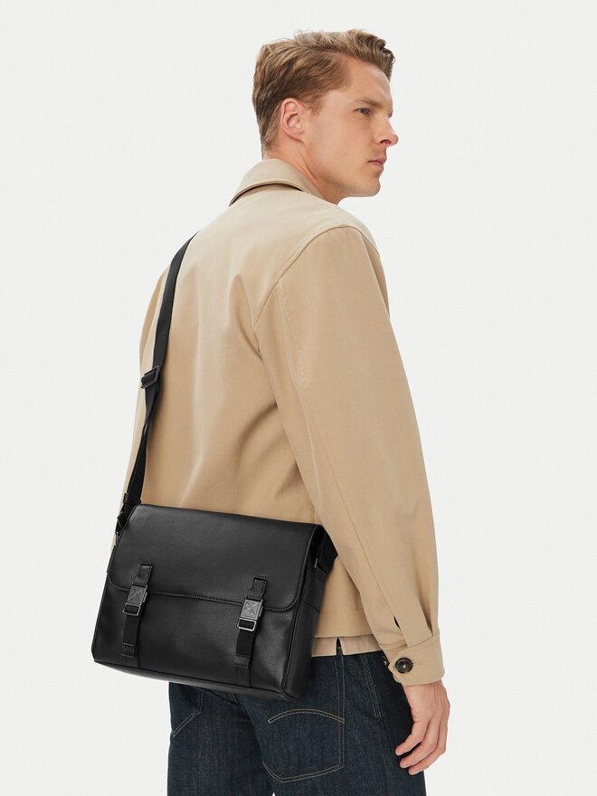 Calvin Klein Umhängetasche Calvin Klein Emblem Hw Flap Messenger LV04D3508G Schwarz