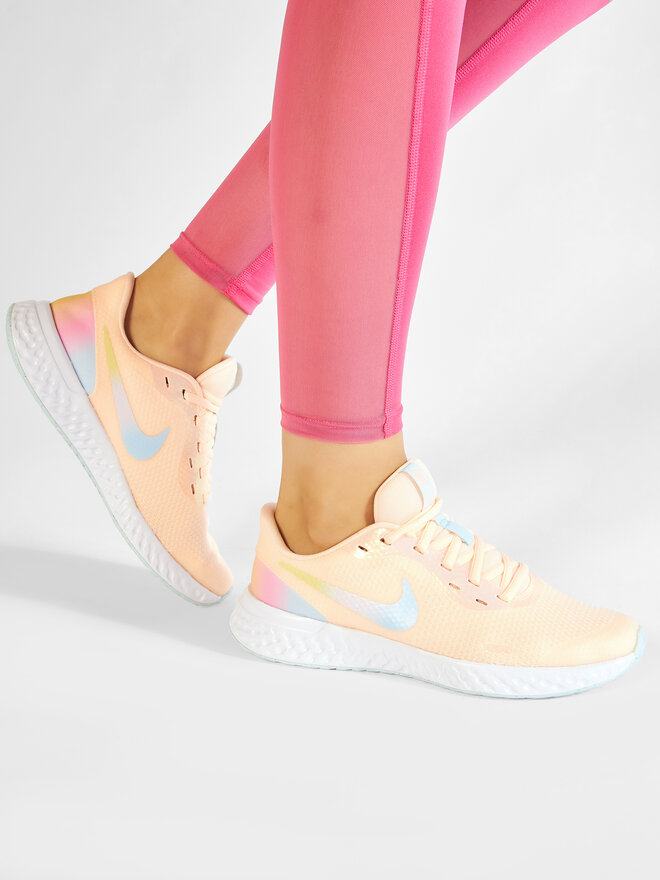nike revolution 5se