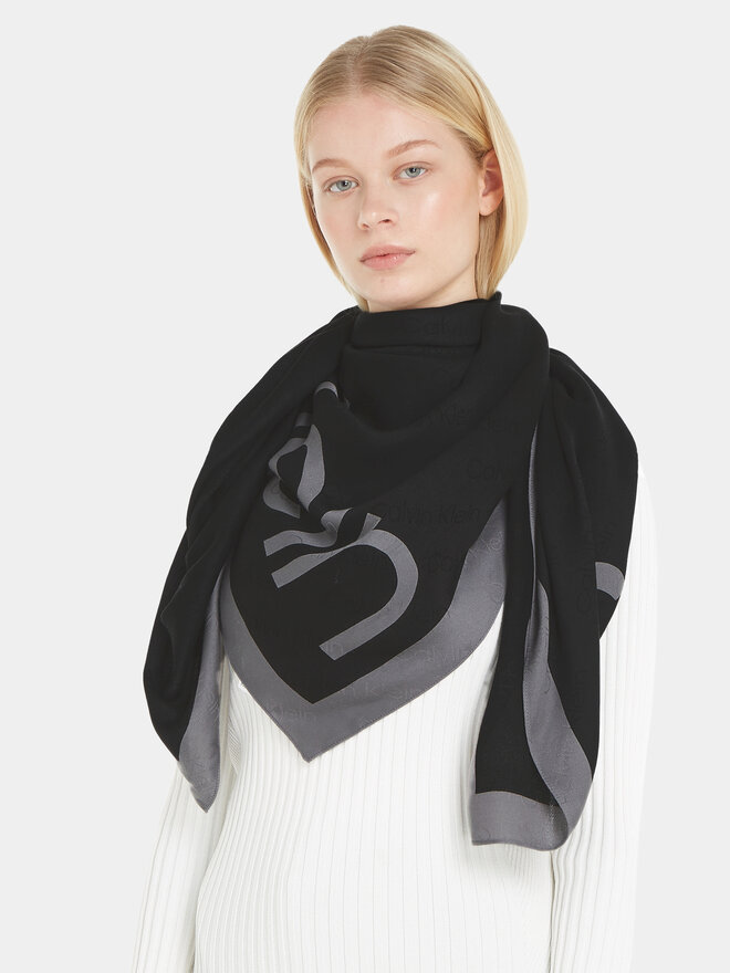 Calvin Klein Lakats Calvin Klein Aop Logo Jaquard Scarf 130X130 K60K611125 Melns