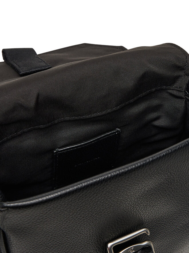 Calvin Klein Плоска сумка Calvin Klein Cargo Flap Reporter LV04D3131G Чорний