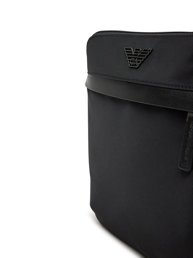 Emporio Armani Плоска сумка Emporio Armani EM001807 AF13454 UC001 Чорний