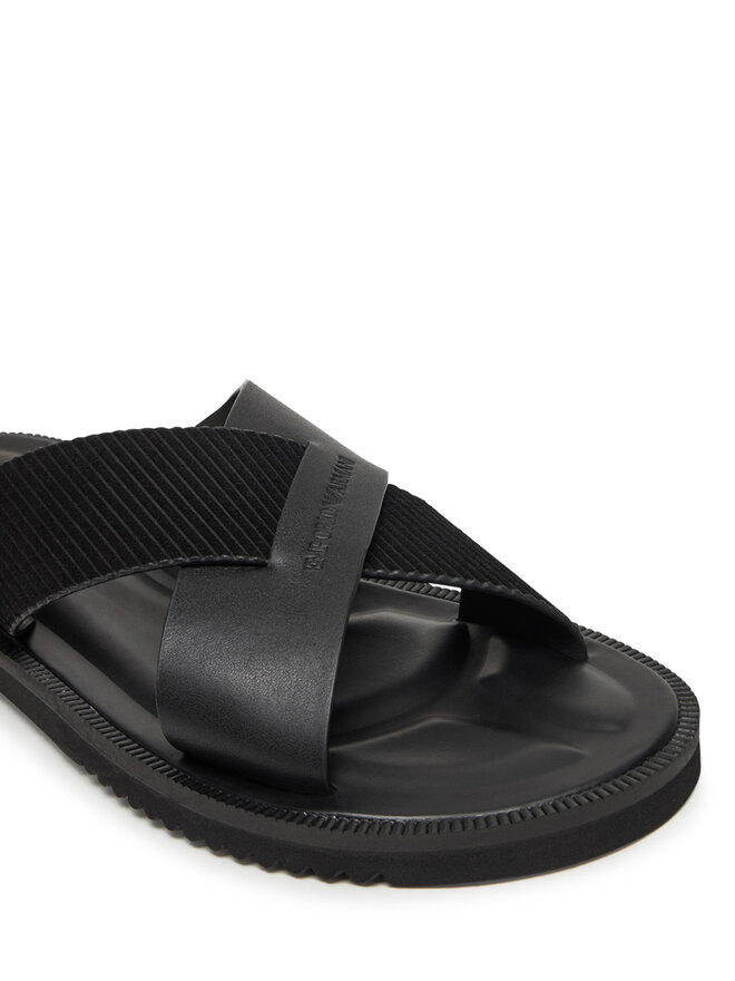 Emporio Armani Iešļūcenes Emporio Armani X4P124 XR340 K001 Melns