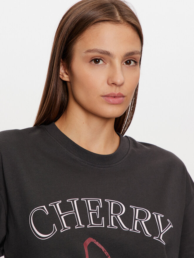 Gina Tricot Gina Tricot Marškinėliai 23980 Juoda Oversize