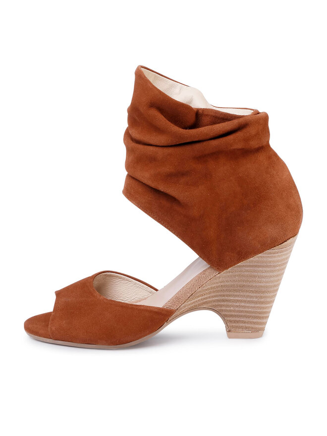 QUAZI Basutės QUAZI QZ-21-04-000718 Ruda