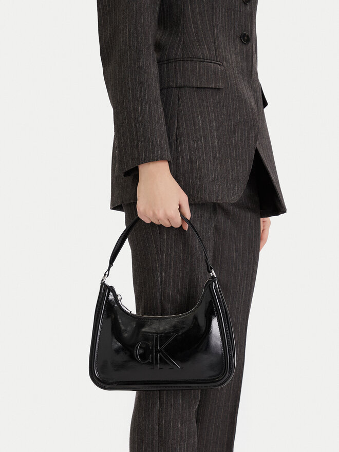 Calvin Klein Torbica Calvin Klein Bold Ck Metallic Shoulder Bag LV04F3332G Crna