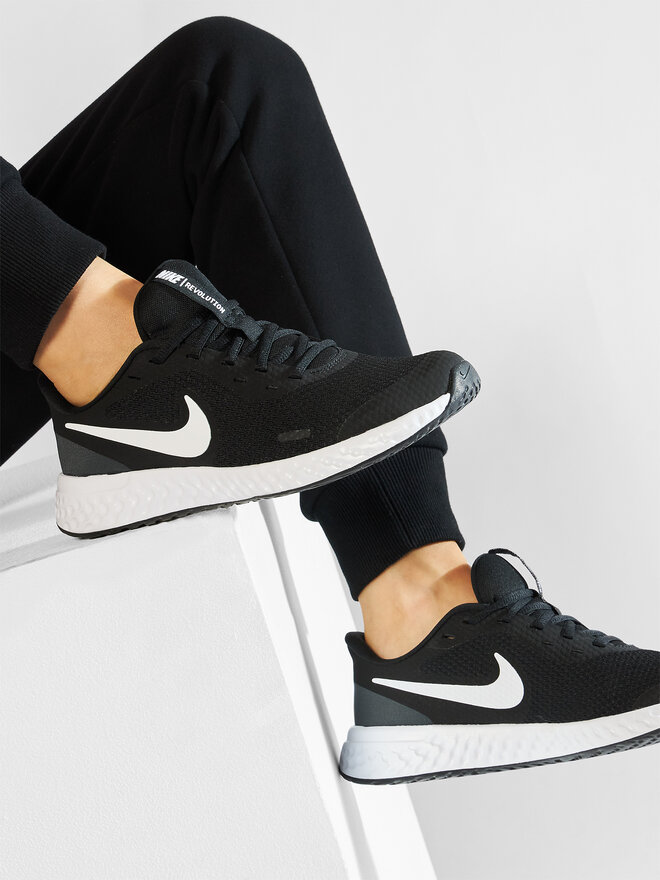 Nike Tekaški čevlji Nike Revolution 5 (GS) BQ5671 003 Črna