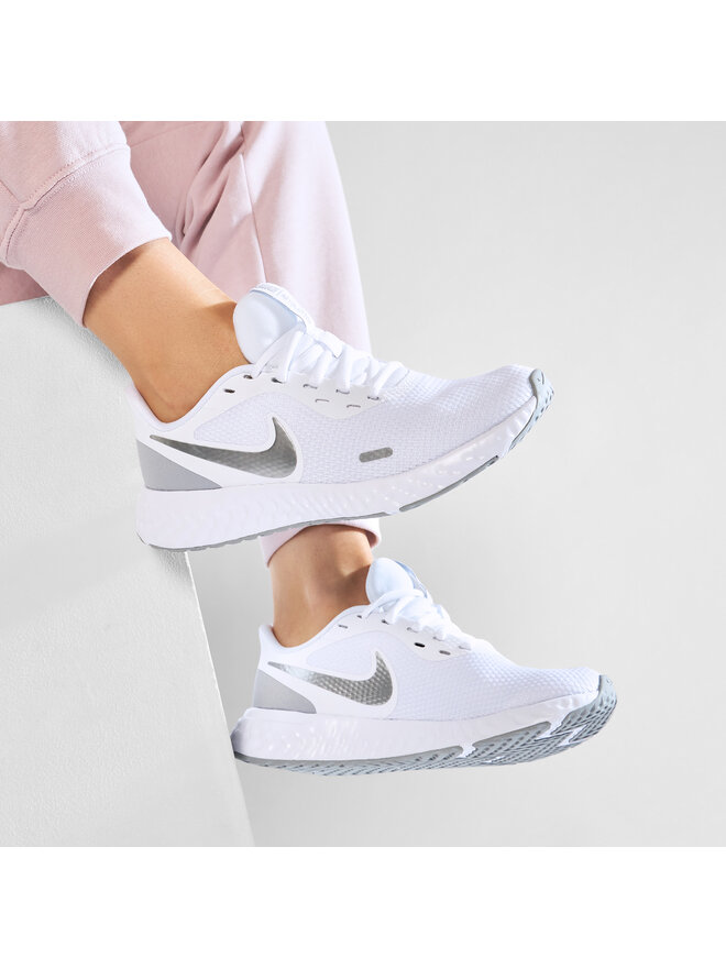 Nike Bėgimo batai Nike Revolution 5 BQ3207 100 Balta