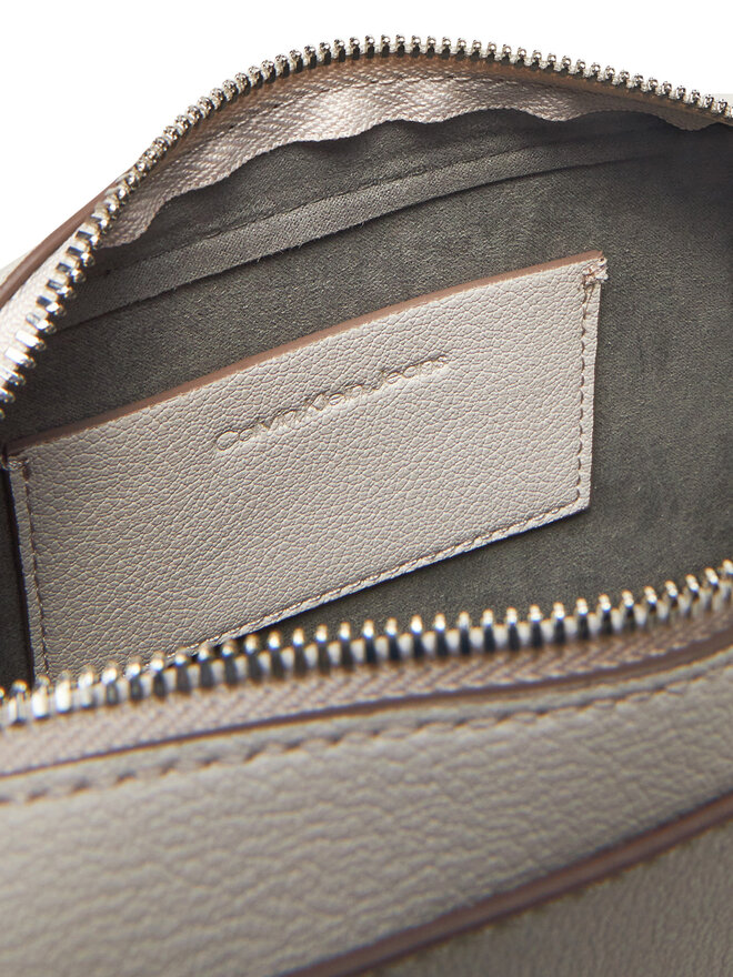 Calvin Klein Jeans Handtasche Calvin Klein Jeans Minimal Monogram Camera Bag 20 LV04K3162G Creme
