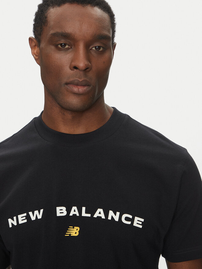 New Balance New Balance Camiseta Reimagined Graphic MT51506 Negro Relaxed Fit