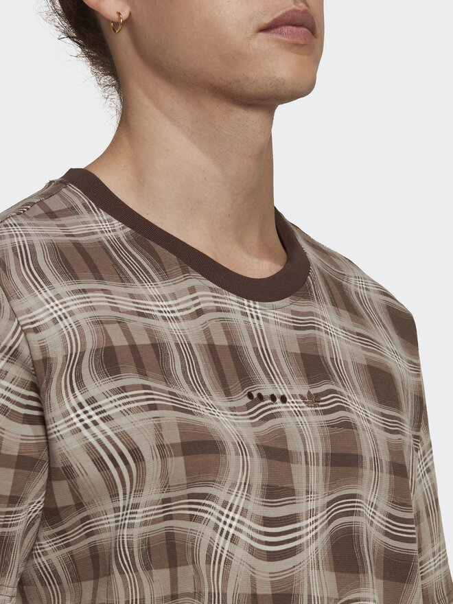 adidas adidas Marškinėliai Reveal Allover Print HK2744 Ruda Regular Fit