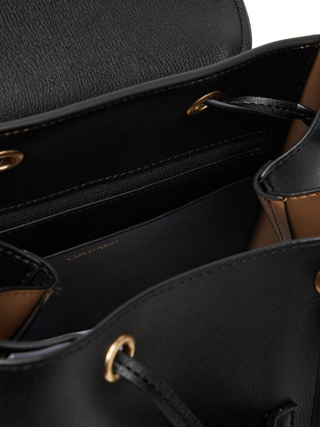 Calvin Klein Hátizsák Calvin Klein Foil Logo Flap Backpack LV04F3297G Fekete
