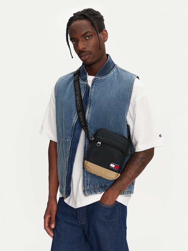 Tommy Jeans Мъжка чантичка Tommy Jeans Tjm Ess Daily Squared Reporter AM0AM13265 Черен