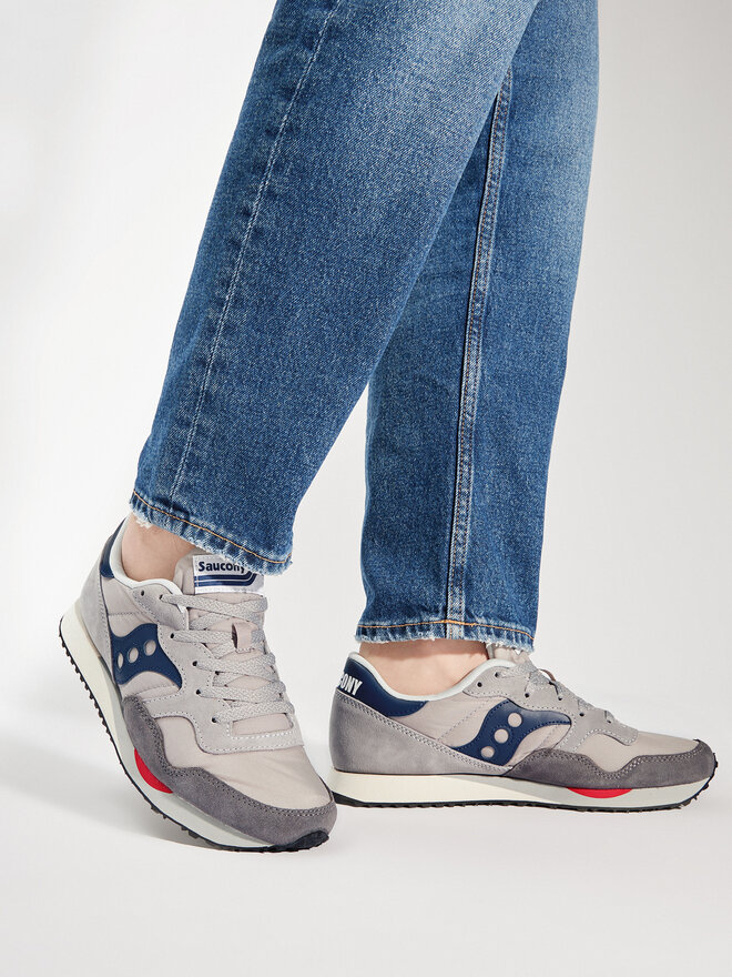 Saucony e jeans top