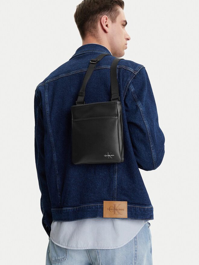 Calvin Klein Jeans Плоска сумка Calvin Klein Jeans Mono Logo Flat Pack 18 LV04G3107G Чорний