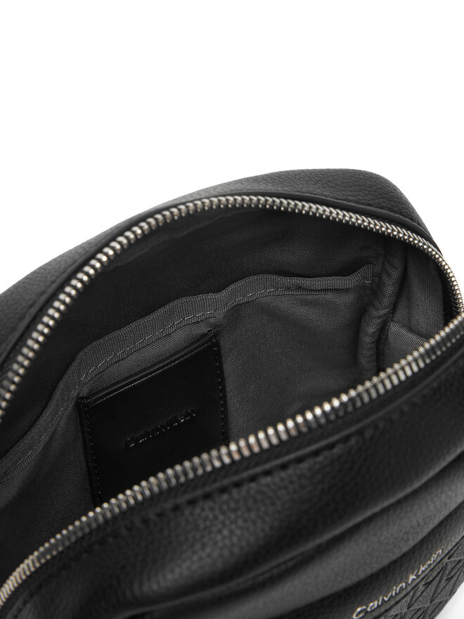 Calvin Klein Плоска сумка Calvin Klein Emblem Emboss Reporter LV04D3204G Чорний