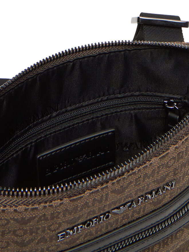 Emporio Armani Плоска сумка Emporio Armani EM001780 AF13823 U6195 Коричневий