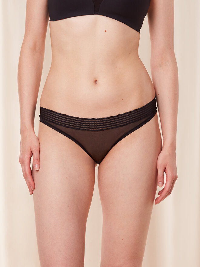 Triumph Triumph Klasične spodnje hlačke Tempting Sheer Highleg Tai 10215956 Črna