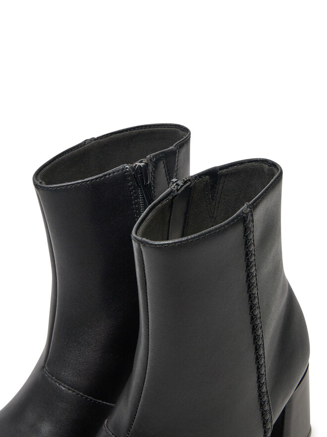 Clarks Stivaletti Clarks Keirsta Faye 26180036 Nero