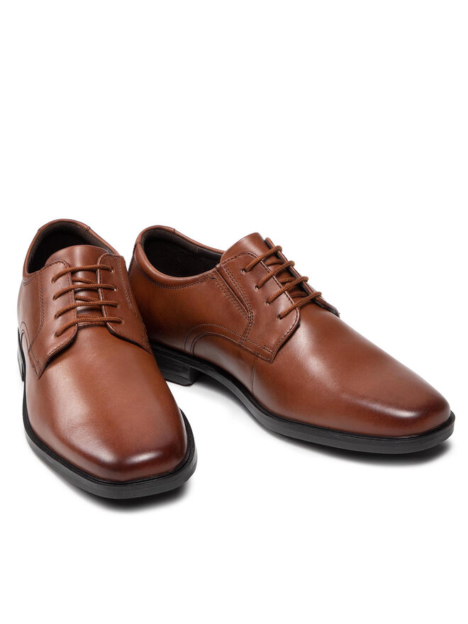Clarks Półbuty Clarks Howard Walk 261620177 Brązowy