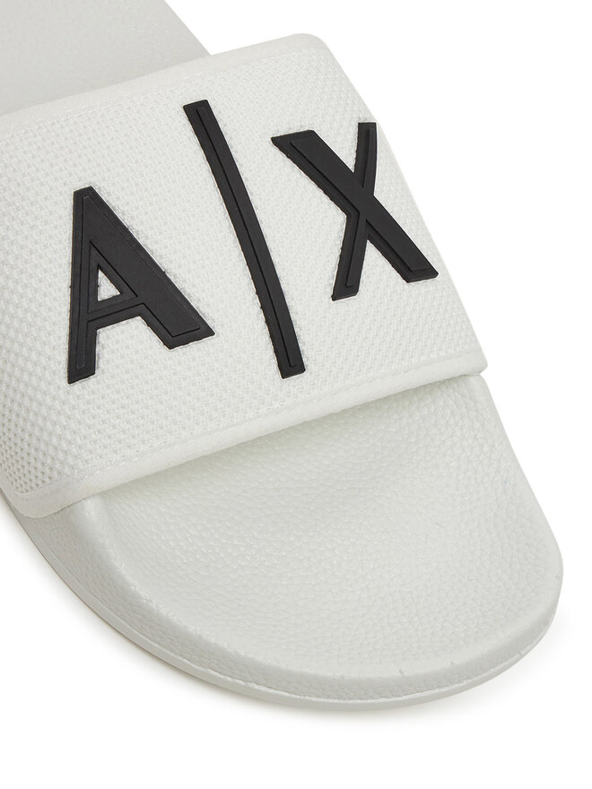 Armani Exchange Natikači Armani Exchange XUP001 XV820 K488 Bela