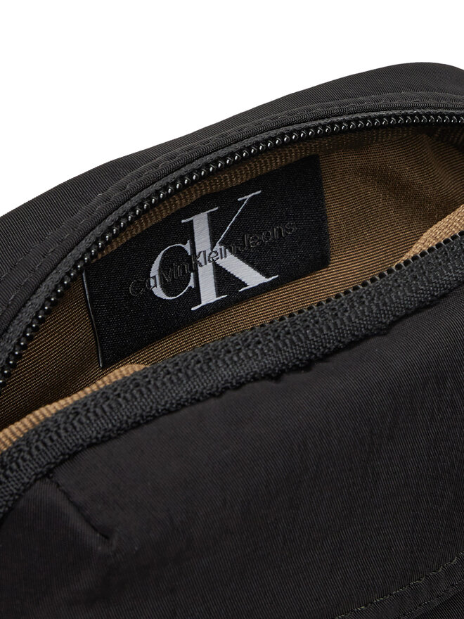 Calvin Klein Jeans Плоска сумка Calvin Klein Jeans Metro Nylon Reporter Bag LV04G3089G Чорний